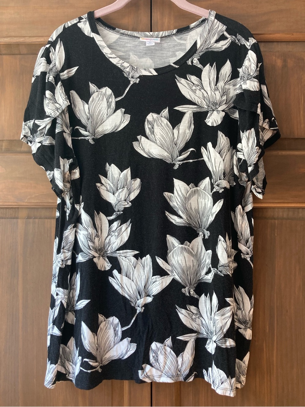 LuLaRoe Black & White Floral Print Olive Style Top XL